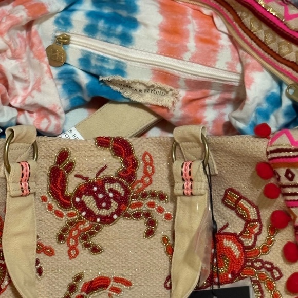 America & Beyond Beaded Crab Design Tote Bag - Beige and Red NWT - Picture 3 of 7